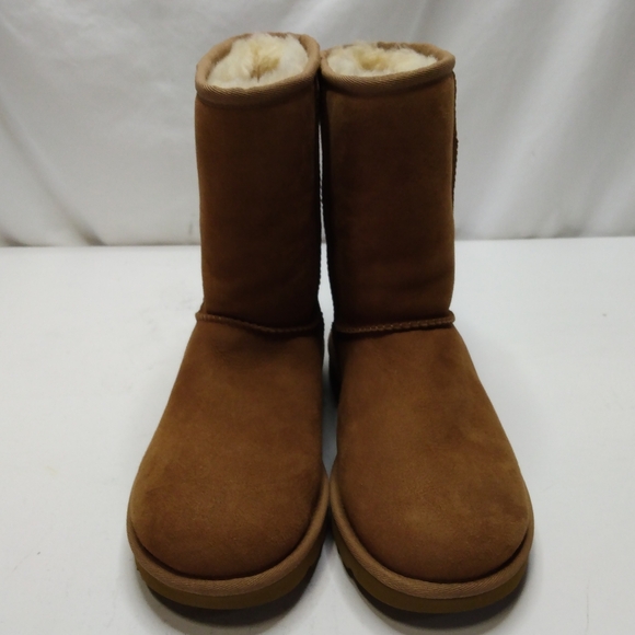 UGG Classic Short II Boots in Chestnut - Picture 2 of 8